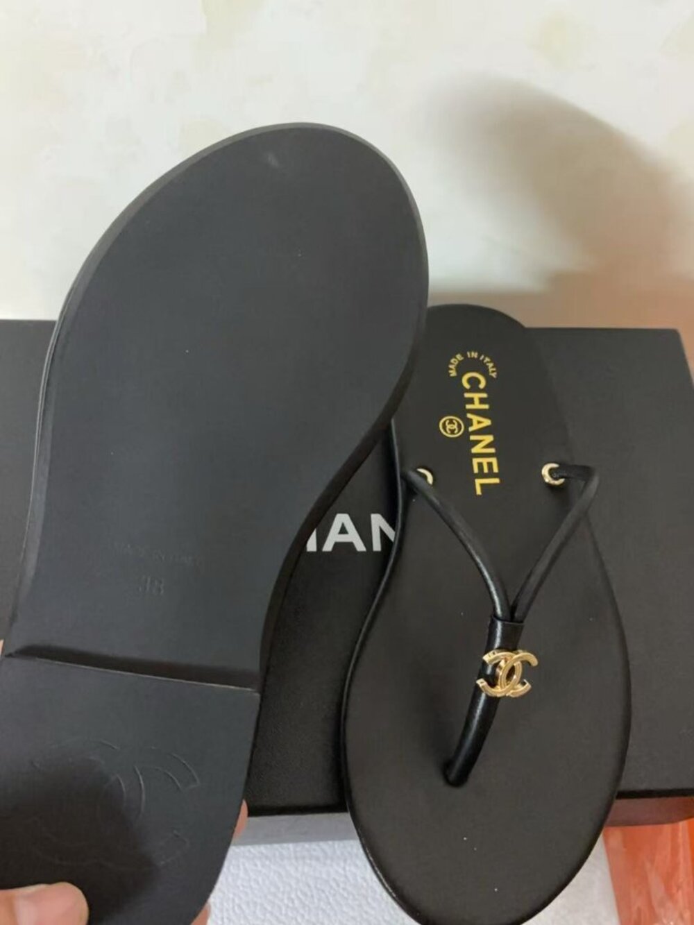 Chanel Flip Flops Thong Sandals Size 38 - With Original Box - Picture 3 of 4